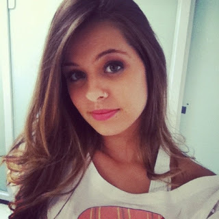 Moro em Minas, solteira, estudante e trabalhadora. E o mais importanti : torcedora do CRUZEIRO ESPORTE CLUBE.