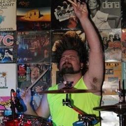 One helluva odd ball! I love music, friends and beer. I play club cricket and 20/20 cricket! Hit me up if ya bored yo!