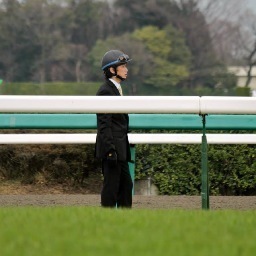 瑟七が可愛いすぎてつらい。陸マイラー＆ホテラー。好きなコース「東京芝2000m」。好きな水面「尼崎センタープール」。好きなディープ産駒「ベステゲシェンク」。好きな雪面「沼尻高原」。好きな繁殖牝馬「ヴィアンローズ」。好きな出張先「新潟」。職業：厩舎従業員。