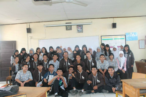 escosion's profile picture. The Official 11 IPA 1 SMAN 10 Tangerang 2012-2013 twitter feed. Mr.Gempar's. ESCOSION !!!