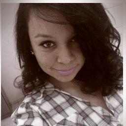 Menina , mimada e cheia de sonhos , posso ser muito chata com quase tudo, mas sempre amarei todos que estão ao meu redor  AMIGOS sz ''