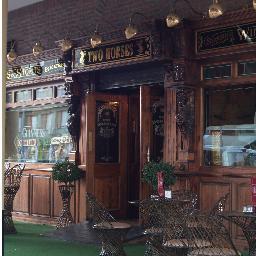 Vente ya a disfrutar del mejor ambiente de dos hermanas,y tus copas y bebidas refrescantes al mejor precio
Avenida de España 87 . 41701 - Dos Hermanas (Sevilla)