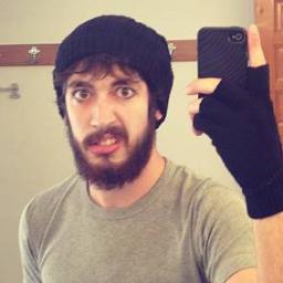 Érase una vez un hombre pegado a una guitarra. 
Proyecto de profesor de primaria. Antiproyecto de actor de teatro. 
Lata de música.