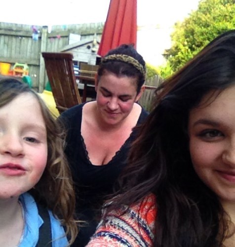 Support worker for the elderly, enjoys health, fitness and dance! Mamma to three beautiful girls. Life is an adventure! :)