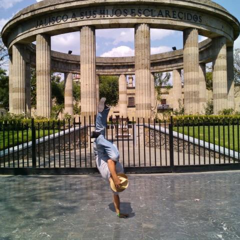 retosel's profile picture. progreso y bienestar común...