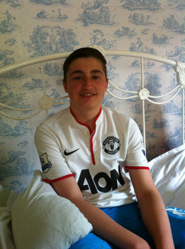 Manchester united fan.   14 years old 2A324F46