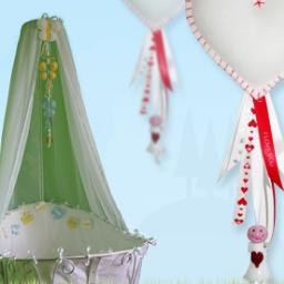 Wiegjes, wiegbekleding, wieg beddengoed, kraamkado's en meer, ook naar wens te laten maken. Atelier in Zeewolde, bezoek op afspraak. Ook (maatwerk) wholesale.