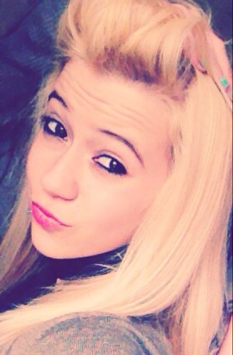 Follow back.   Fan de Sultan , La fouine , miley cyrus , Selena gomez , amel bent , Ridsa , Jaws et plein d'autre :D