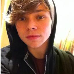 Ashtonz5sos's profile picture. Back up account