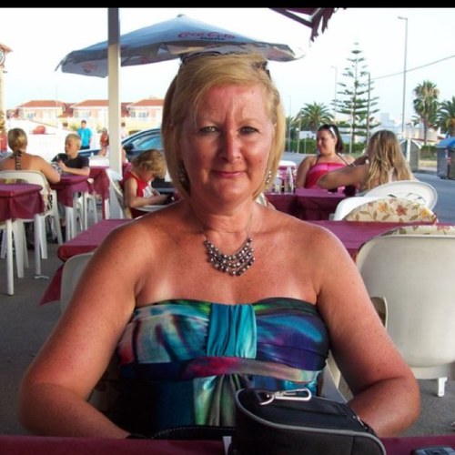 Married to Shane, have 3 children Laura, Gemma and Scott & 2 grandchildren.I am a season ticket holder at ITFC💙 and fan of Ipswich Witches speedway team🚴