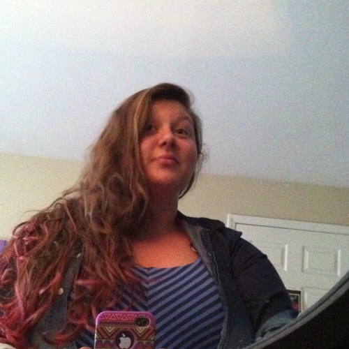 Im bout to be 21, real recognize real, dumb people make me dry, i love painting, craftin is my junt,and i love cooking ❤