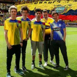 1DDecuador's profile picture. follow me please @Harry_Styles @NiallOfficial @Louis_Tomlinson @zaynmalik @Real_Liam_Payne //www.facebook.com/pages/One-Direction Ecuador/302252429878299?ref=hl