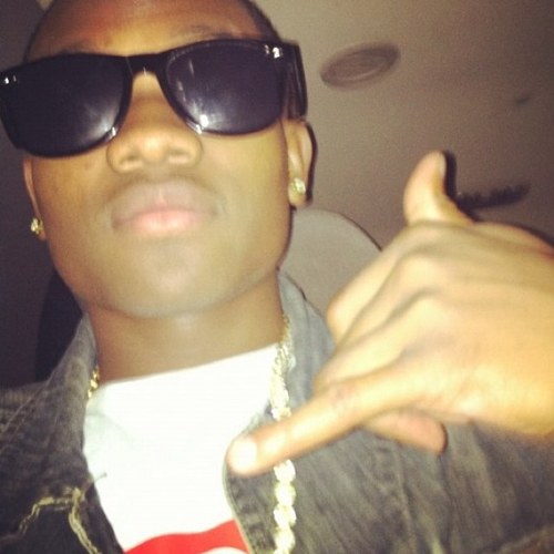 In this world u either a pimp or the hoe n i b damn if i b a hoe