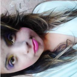 Na vida erramos, tentamos concertar, caimos tentamos levantar, no amor não é diferente se amamos temos que correr atraz.. seu sorrizo é tudo que eu preciso...