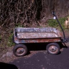 sweetleftovers's profile picture. Wife of 1, Mother of 3, Baker, Up-cycler, Gardner, new blogger