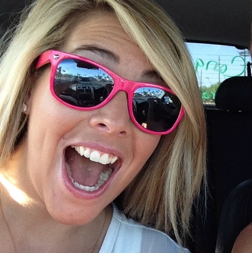 maura15's profile picture. life's moving too fast, gotta live it up