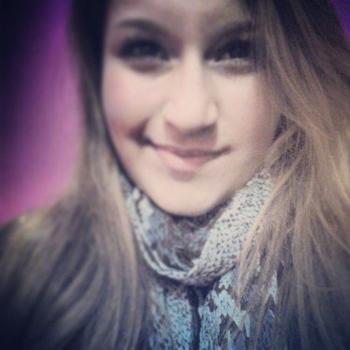 ~ α gαrotiinhα imperfeitα,
αqeelα qeê chorα de dor,
αqeelα qeê ja sofreu poor αmor,
αqeelα qe sαbe se αrrepender ♥
aqeela qe sabe o qee queer,