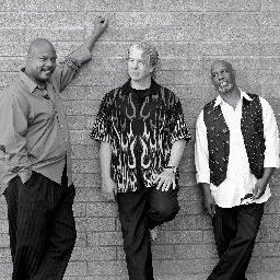 silhouetteAZ's profile picture. FRANK SINATRA TO BRUNO MARS AND EVERYTHING IN BETWEEN!