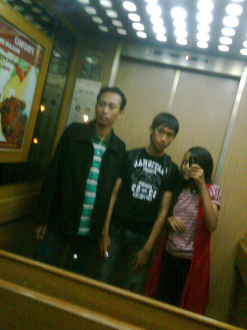 AriefS47's profile picture. Just employee and gamer who dreaming to become success n go back home...