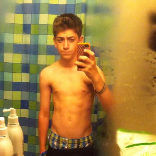 Hey im Tanner i love @JacyndaBinner shes the hottest :) im just here to bring a smile to your day :) so FOLLOW ME also follow me on instagram @insta_life_bro