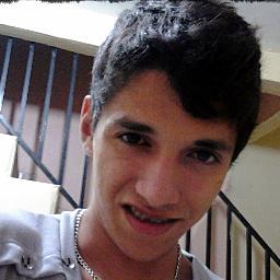 Moreno,carinhoso,meloso,chato,ama sua familia,e com certeza ela! segue os caminhos de DEUS!pratica esportes,estuda,timão da coração VASCO DA GAMA!