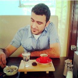 dost dost diye nice nicesine sarılan ama umduğunu bulamayan sarı çiçeğe anasını babasını soracak kadar naif bir adam...