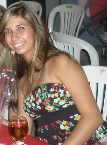 18 anos,Estudante ,  PiscianoS  ' Linda e Loira , kkk ^^ qr saber mais ?Follow-me!