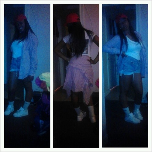 Bitches wanna Be me so They Sub Tweet me cause im Dope:)