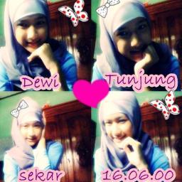 I always love my friend, I will never leave my friend, because she was always smiling and I because he is me being excited, I love you my friend .. :)