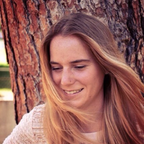 Hi! im Laura! I'm a Christian :)