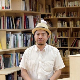 建築家／1976年東京生まれ／2001-2007みかんぐみ／2007-2010計画・設計工房／2011-iroirotoridori／仕事は初心を大事に。美術や街をみるのが好き、最近鉢植え集め興味あり。