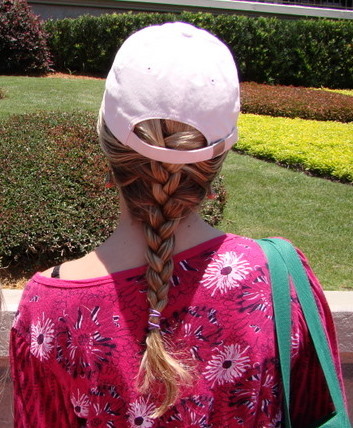 tweetLindsey's profile picture. I follow back and tweet back too!