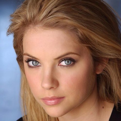 Ash Benzo is my Starlight my angel! She is always twerkin and is the best and she loves your fans i know that for sure! @AshBenzo