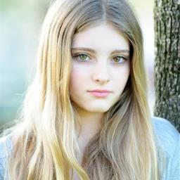 German Fanpage for the beautiful @willowshields. Real acc : @Clary_Criss ...Willow is my Idol! She is Amazing. She follows me since 12.07.13 3