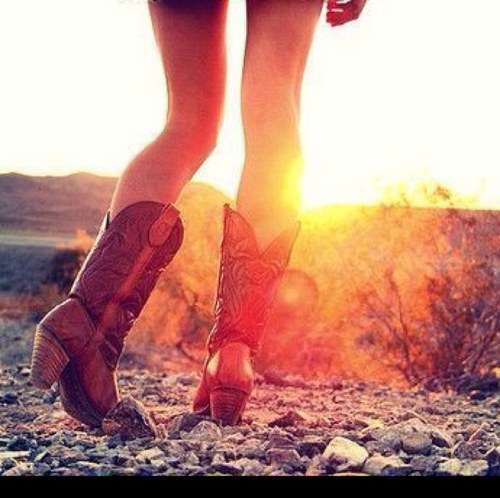 My daddy tought me how to raise hell But momma tought me how to be a complete heart. ❤ 
AVI IS NOT ME! Sorry yall.