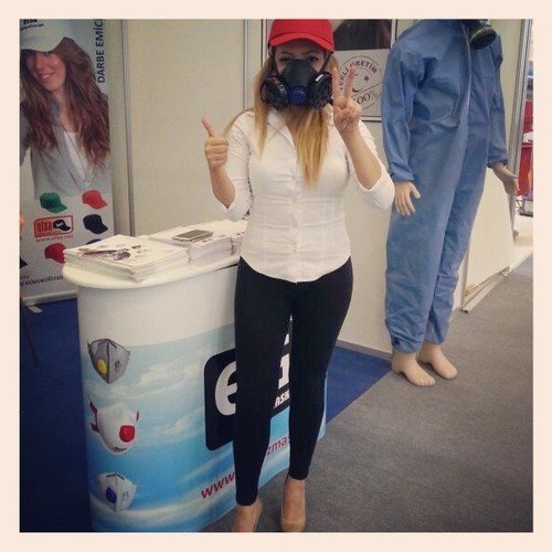 emsallsiz's profile picture. beni anlamak için konuştuklarımdan çok sustuklarıma kulak ver..