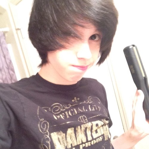 Hai, I'm Jaden. c: I'm 13, and married since ♡12.13.12.♡• •♡I Love Cats, Xbox, Tattoos, Piercings, and Bands.♡••♡ Instagram; @Throwing_Children :3