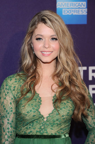 I love everything about @SashaaPieterse and #PrettyLittleLiars.