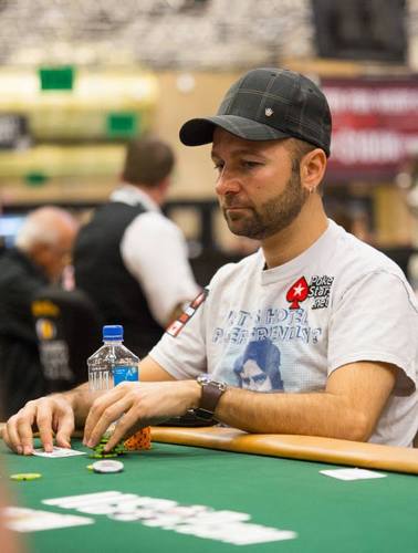 ho una pagina facebook,entrateci e condividete le vostre mani online o live...fate pubblicità al vostro sito e parlate di tutto ciò che riguarda il poker...