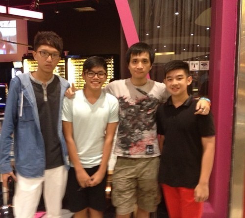 I WANT TO PLAY COUNTER STRIKE. My peter bro is too sexy for you @yansooooon