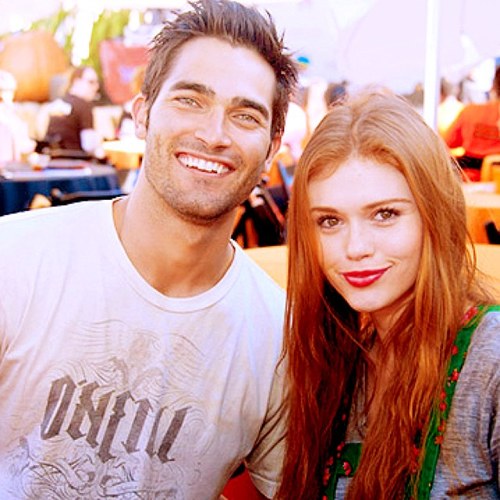 ValiantFake's profile picture. Deleting.. Kik - UntamedRogue