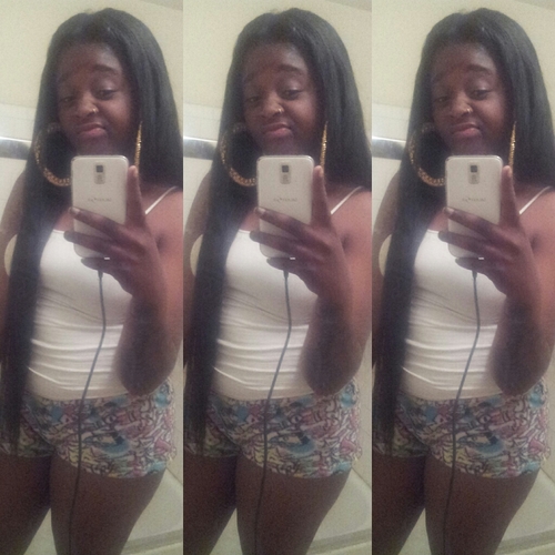 Instagram:Raaaymoni 
#TeamLongWeave ,TeamForever21, & ilove Nikes , :)