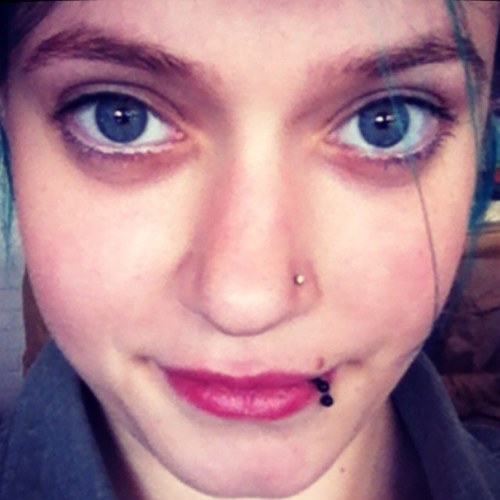 _annie97's profile picture. hi, my name is anna and im from sweden!! im 15 years old and i live with my family in a big city!!:) my favorit group is the monkees;)