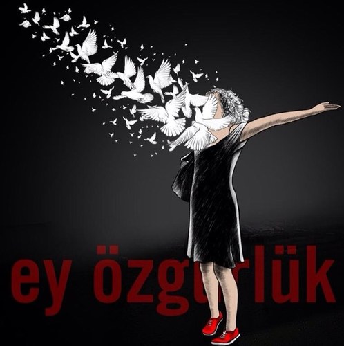 Görkemli cam binaların içinde; siyah kalem eteğinin üzerine beyaz gömleği ile, alımli, afralı, tafralı! 140910
