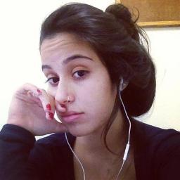 Uma mulher bonita e fiel é tão rara como a tradução perfeita de um poema. Geralmente, a tradução não é bonita se é fiel e não é fiel se é bonita.