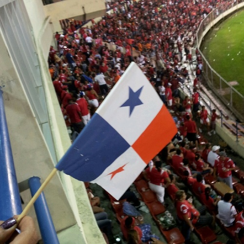 Amo a Dios, a mi familia, los animales y al futbol en especial a mi sele