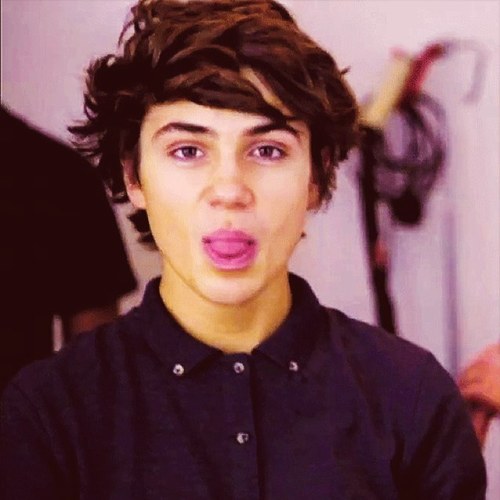 Dopeyspice_'s profile picture. Consider Yourselves warned Union j, if you dont follow me ill send my army of wasps with elastic bands royding walruses after you! XxX Grainne [new acc]