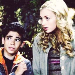 I have an awesome sis @EmmaGlitterRoss and an amazing Girlfriend @IPaigeHyland Break Dancing is my life! [RP]