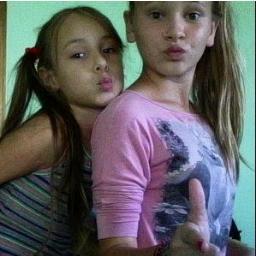 Sou chata, irritante, gosto de incomodar minha prima mais amo ela e bjs p vcs / @maisqbah_ aqui ç'