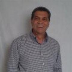 Compositor e intérprete, advogado, pai e ser humano.